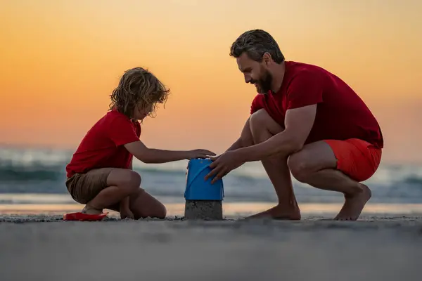 Kid Father Building Sandcastle Father Son Playing Beach Friendly Family — Stock Photo, Image