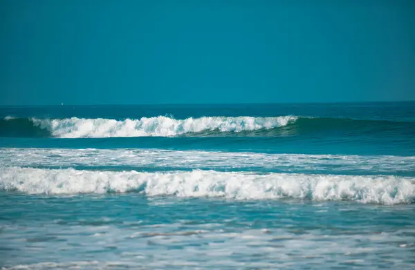 Summer Beach Ocean Waves Tropical Sea Deep Blue Wawes Calm — Stock Photo, Image
