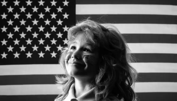Unabhängigkeitstag Juli Kind Mit Amerikanischer Flagge Amerikanische Flagge Auf Kinderbacken — Stockfoto