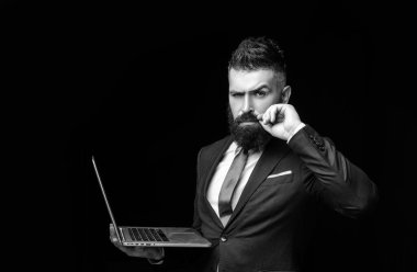 İş hoş geldiniz. Dizüstü bilgisayar ile karşılıklı iş adamı. Toplantı iş adam. Hoş geldiniz el sıkışma. Kurumsal tebrik el. Dizüstü bilgisayar kavramı