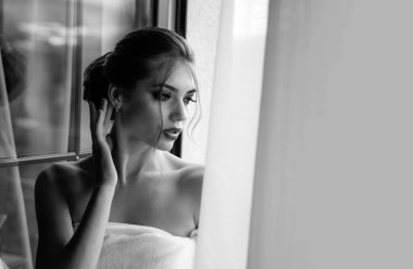 Şehvetli Bayan. Güzel bir kadın yüzü. Güzel Spa modeli mükemmel taze temiz ten kızla