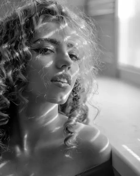 Beautiful Woman Curly Hair Woman Charming Woman Model Girl — Stock Photo, Image