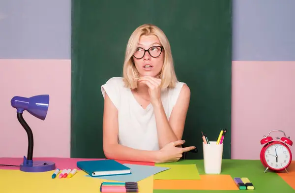 Modern Attraktiv Tänkande Lärare Porträtt Smart Ung Lärare Glasögon Med — Stockfoto