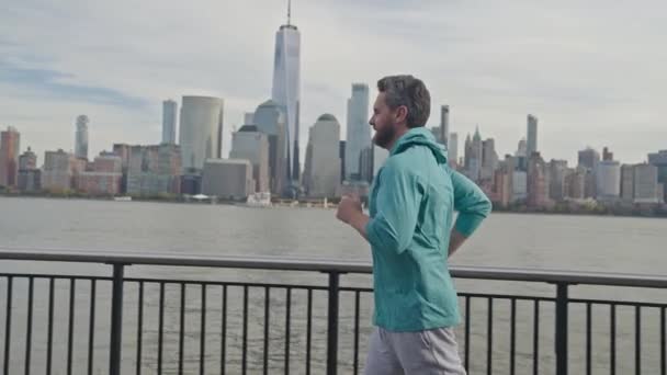 Futó Ember Idős Ember Fut New Yorkban Edz Végzős Férfi — Stock videók