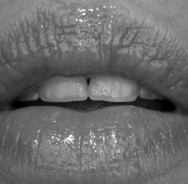 Ağız ikonu, kadın dudakları. Sanat kırmızısı dudaklar. Parlak lüks ağız, göz kamaştırıcı dudak konsepti