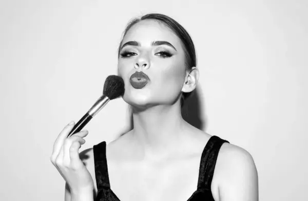 Beauty Portrait Girl Make Makeup Blusher Brush Cosmetics Makeup Fashion — Stock Photo, Image