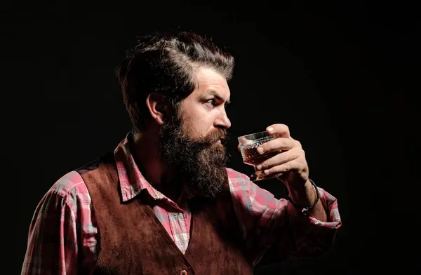 Een Elegante Man Die Lijdt Aan Alcoholisme Whisky Drinkt Een — Stockfoto
