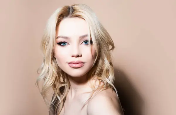 Menina Maquiagem Natural Retrato Mulher Bonita Cuidados Beleza Pele Natural — Fotografia de Stock