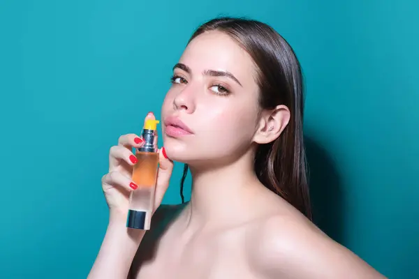 Female Perfume Girl Perfume Young Beautiful Woman Holding Bottle Perfume — Stock Photo, Image