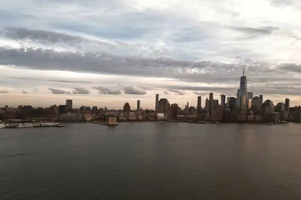 스카이라인 랜드마크 뉴욕에 맨해튼의 미드타운 맨해튼 스카이라인 — 스톡 사진