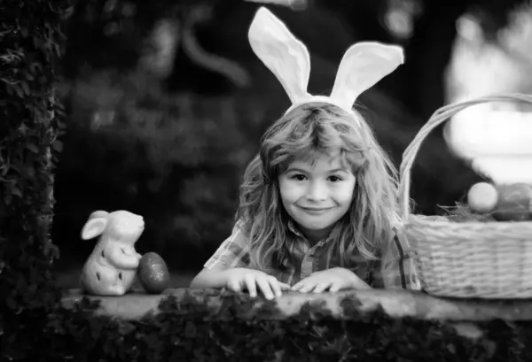 Portrait Bunny Boy Easter Day Child Boy Hunting Eggs Garden — Zdjęcie stockowe