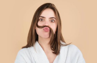 Bıyıklı komik kadın. Saç stili, kuaförlük konsepti