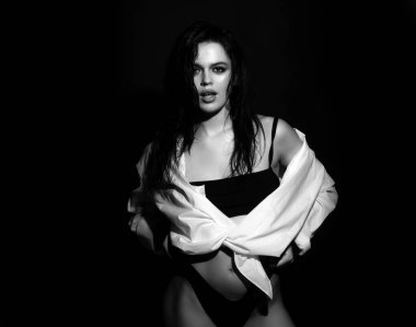 Genç bir kadının şehvetli portresi. Güzel bir model kız. Zarif Leydi.