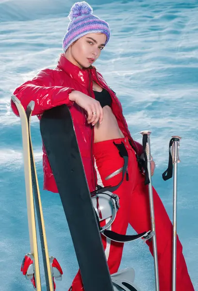 Krásná Žena Snowboardem Zimě Extrémní Sport Žena Snowboardingu Žena Snowboardu — Stock fotografie