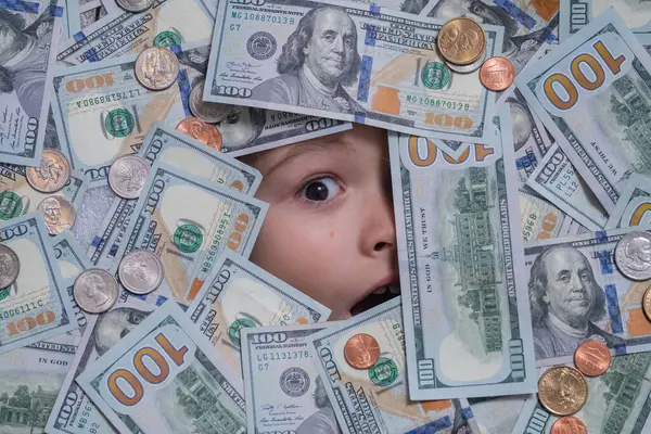Geld Bankzaken Grappige Kinderen Geconfronteerd Met Geld Dollars Bankbiljetten Achtergrond — Stockfoto