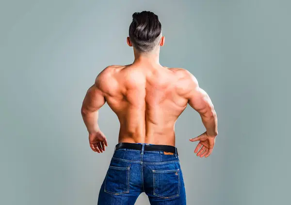Człowiek Umięśnionym Tułowiem Seksowne Ciało Mięśnie Siła Atletyczny Gej Pozowanie — Zdjęcie stockowe