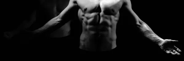 肌肉发达的身体 背景是黑色的 赤身裸体 赤身裸体 性感的赤身裸体 六块腹肌 — 图库照片