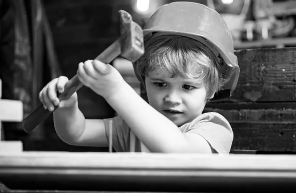 Kid Hard Hat Holding Wooden Plank Hammer Child Engineer Carpenter — Stock Photo, Image