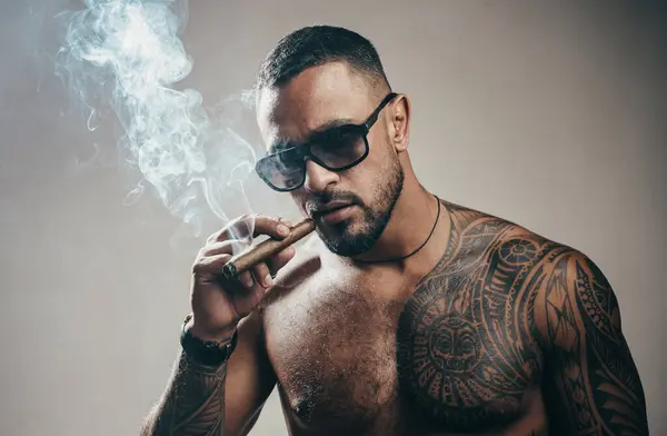 Portrait Handsome Man Smoking Cigar Tattooed Man Cigar Portrait Mafia — Stock Photo, Image