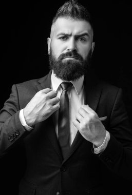 Terzi dükkanı. Erkek takım elbise moda. Toplantı uymak. İşadamı koyu gri elbiseli. İş emin. Klasik takım elbise, gömlek ve kravat adam