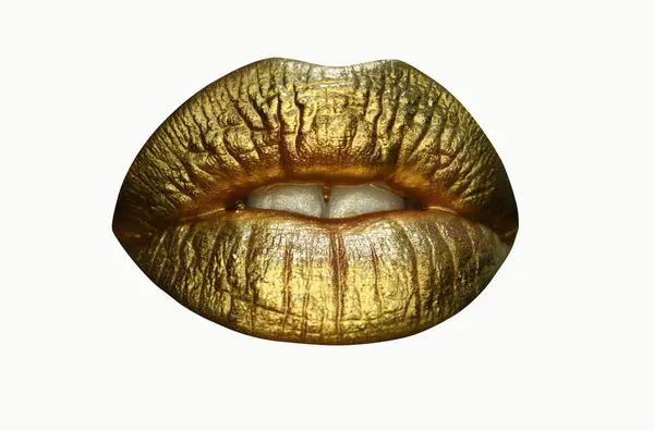 金の唇 口から金泥を塗る メイクアップと女性の口の中に黄金の唇 黄金の金属のための官能的かつ創造的なデザイン — ストック写真