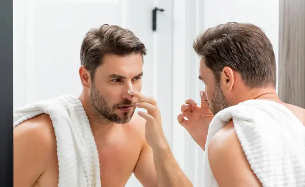 Caucasian Beauty Man Use Moisturizing Face Balm Healthy Skin Male — Stock Photo, Image