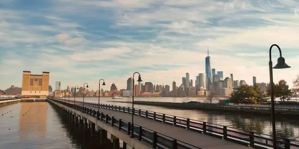 드론에서 맨해튼 스카이라인 허드슨 건너는 맨해튼 맨해튼 도시의 빌딩과 맨해튼 — 스톡 사진