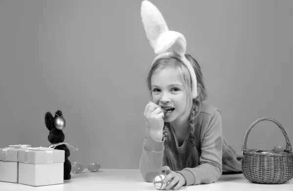 Easter Child Funny Girl Wearing Bunny Ears Having Fun Easter — Stockfoto