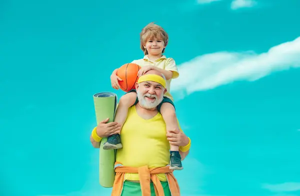 Joyful Velho Bonito Menino Praticando Esporte Estilo Vida Saudável Sobre — Fotografia de Stock