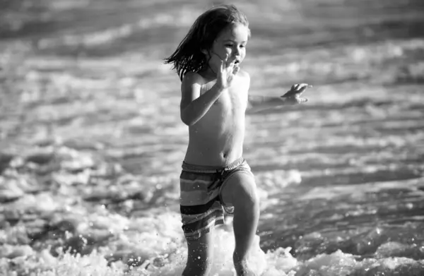 Kid Running Beach Happy Child Run Sea Summer Vacation Travel — Stock Photo, Image