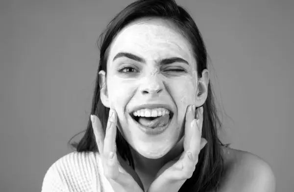 Masque Facial Femme Avec Argile Pour Visage Amusant Femme Drôle — Photo