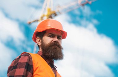 İnşaat işçisi inşaat alanında.