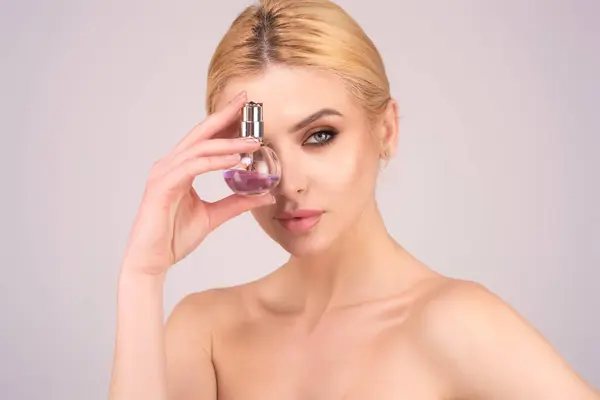 Woman Bottle Perfume Smelling Aroma — Stock Photo, Image