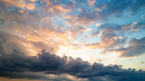 Tramonto Nuvole Sfondo Nuvole Drammatiche Sfondo Tramonto Cielo Con Nuvole — Foto Stock