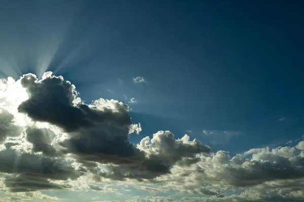 Burza Piękne Zachody Słońca Chmurami Niebo Niebieskie Pomarańczowe Światło Słońca — Zdjęcie stockowe