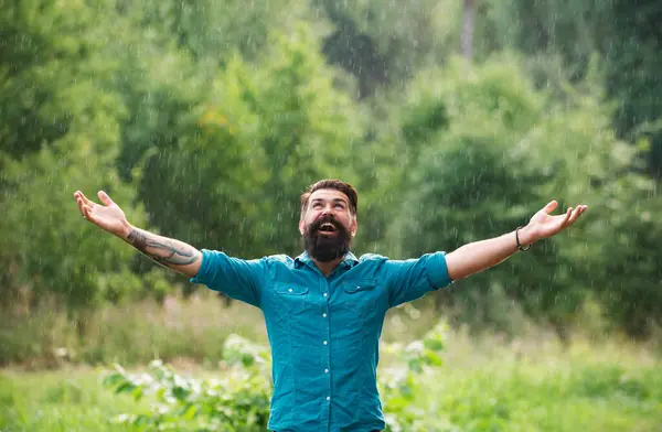 Homem Chover Fora Pensamento Positivo Tempo Tempestuoso Meditar Chuva Conceito — Fotografia de Stock