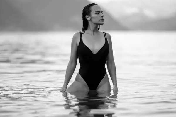 Belleza Verano Mujer Sexy Agua Del Lago Traje Baño Sexy — Foto de Stock