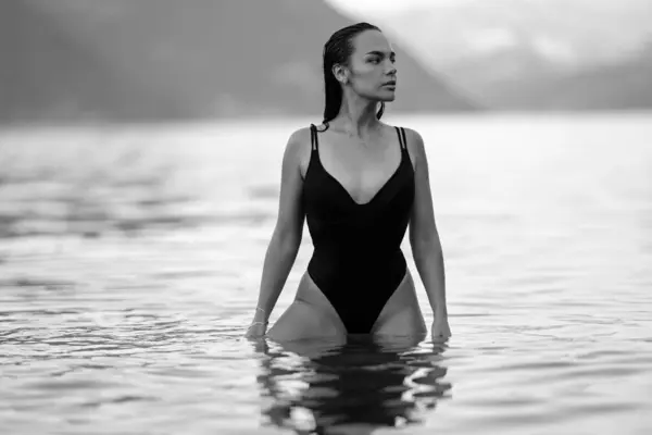 Belleza Verano Mujer Sexy Agua Del Lago Traje Baño Sexy — Foto de Stock