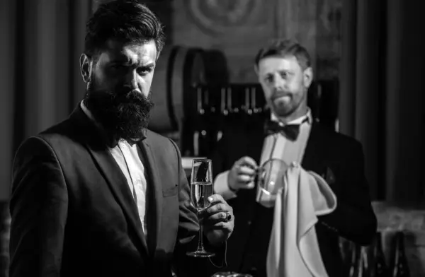 Professionele Barman Een Man Bar Cocktails Maken Nachtclub Klanten Service — Stockfoto