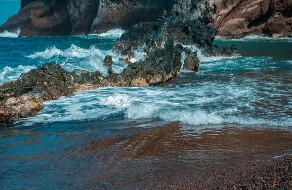 Costa Mar Com Pedras Paisagem Oceânica Ondas Mar Sobre Rochas — Fotografia de Stock