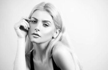 Sağlıklı cilt, makyajsız. Kozmetik tedavisi. Kadın doğal güzellik