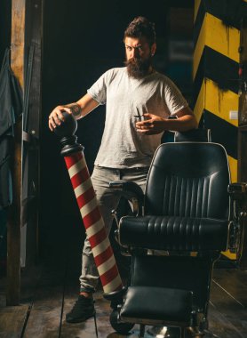 Eski vintage kuaför dükkanı kutup moda. Profesyonel kuaför berber iç. Kuaför - tıraş ve kırpar. Jilet