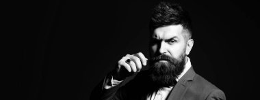 Klasik uzun sakallı sakallı ve bıyıklı sakallı eşcinsel. Berber, berber. Bıyıklı adamlar. Şablon web pankartı tasarımı. Yatay web sitesi başlığı