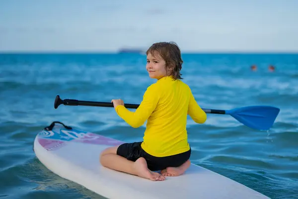 Junge Schwimmt Auf Stand Paddle Board Wassersport Aktiver Lebensstil Kind — Stockfoto