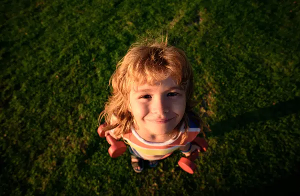 Zábavné Dětské Tváře Vtipné Dítě Činkami Koncept Zdraví Dětí Vně — Stock fotografie