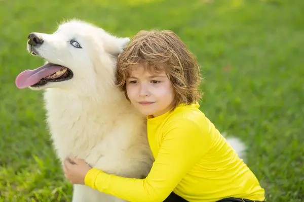 Blonde Kid Dog Outdoor Portrait Kids Friend Kid Hugging Dog — Stock Photo, Image