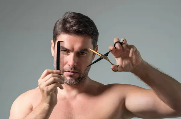 Mens Hairstyle Haircut Male Hispanic Model Scissors Cut Hair Mens — Stock Photo, Image
