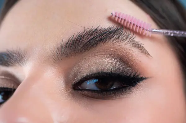 Perfect Eyebrows Close Woman Getting Eyebrow Make Macro Applying Cosmetics — Stock Photo, Image