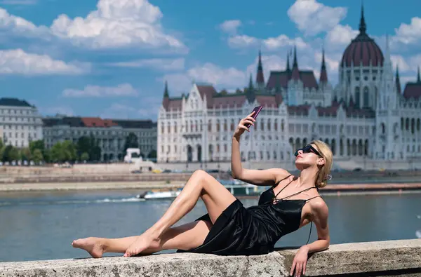 Beautiful Sexy Model Posing Outdoor Luxury Travel Budapest Hungary Sensual — Stock Photo, Image