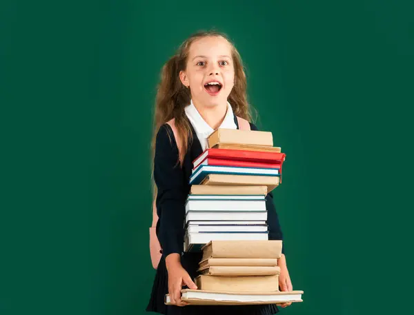 Dia Conhecimento Sorrindo Engraçado Menina Colegial Com Mochila Segurar Livros — Fotografia de Stock